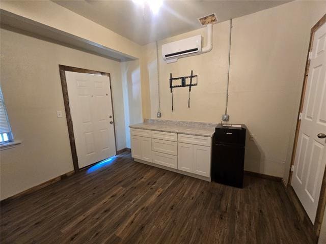 Foto del edificio - 217 E 3rd St