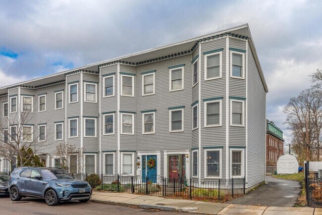 Building Photo - 16 Roseclair St