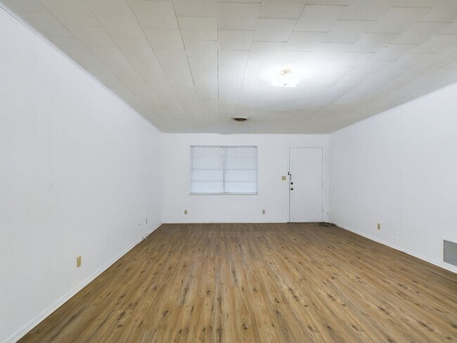 Foto del edificio - 100 NW Hills Dr