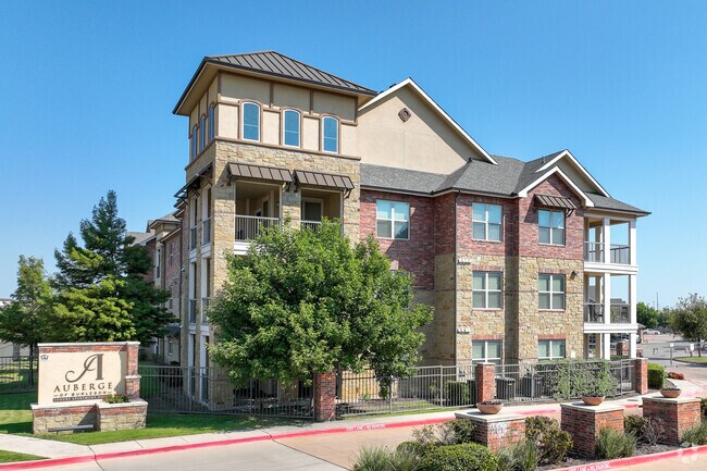 Letrero de monumento - Auberge of Burleson