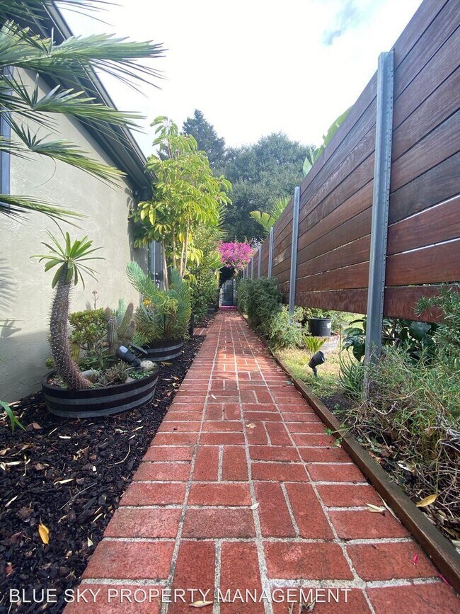 Foto del edificio - 1 br, 1 bath House - 520 1/2 Ocean View Ave.