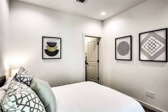 Foto del edificio - 3402 Daphne St