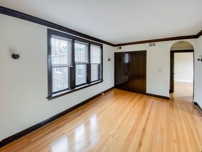 Foto del edificio - 3620 N Marshfield Ave