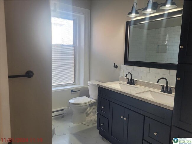 Building Photo - 121 S Main St