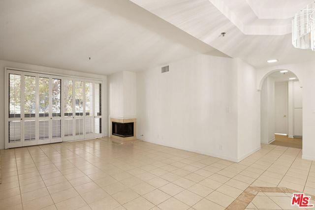 Building Photo - 2122 Century Park Ln