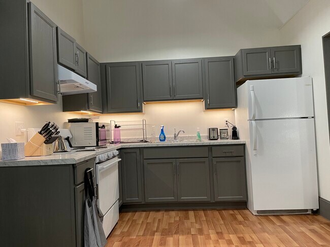 Foto del edificio - 400 Main St E