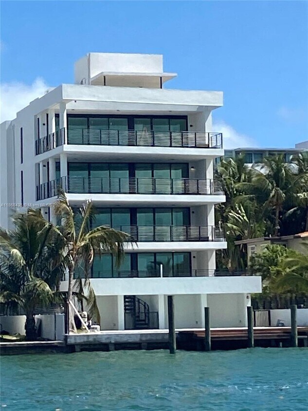 Foto del edificio - 1930 Bay Dr