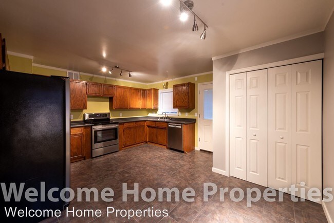 Building Photo - 2 br, 1 bath Apartment - 1014 W Alder St