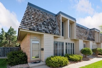 Building Photo - 6449 Barrie Rd