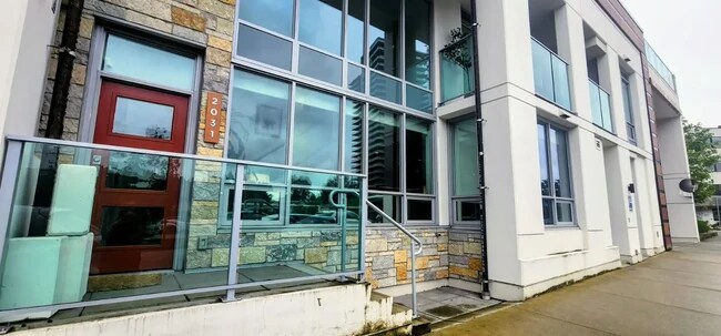 Photo du bâtiment - 1675 Lions Gate Ln