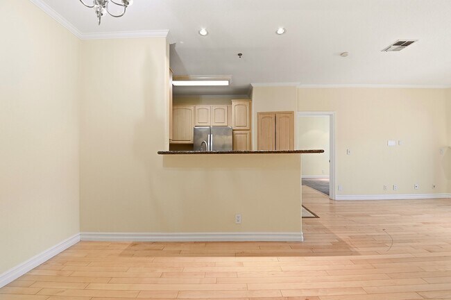 Building Photo - 300 N El Molino Ave
