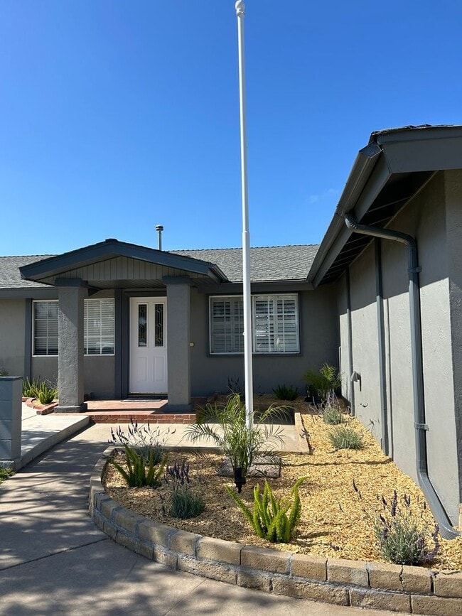 Building Photo - 920 Beverly Ave