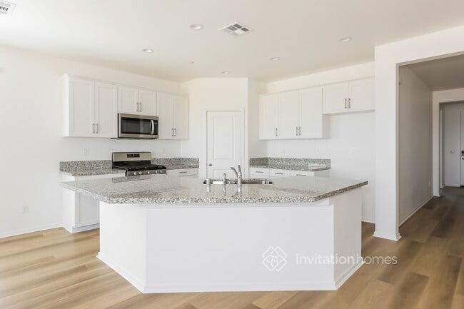 Building Photo - 27180 Goldstone Dr