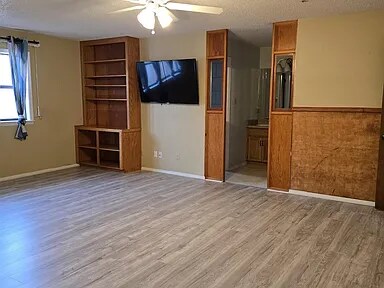 Foto del edificio - 906 Pearson Dr