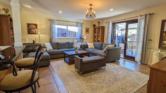 Sala de estar - 3617 Martha St