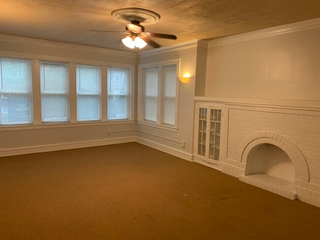 Building Photo - 6327 N Oakley Ave