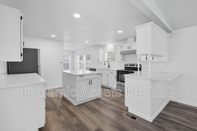 Building Photo - 405 Falletti St