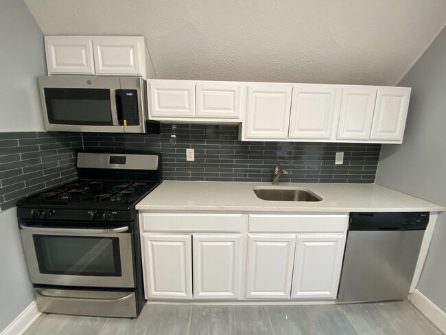 Building Photo - 363 Sherman Ave