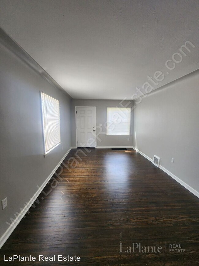 Building Photo - 2 br, 1 bath House - 814 Marmion Ave.