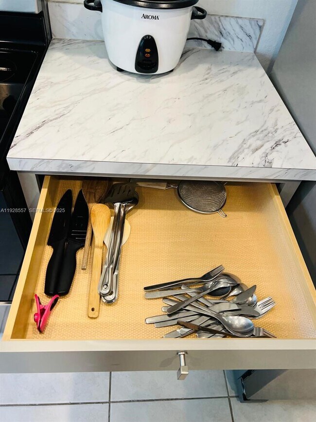 Foto del edificio - 711 SW 11th St