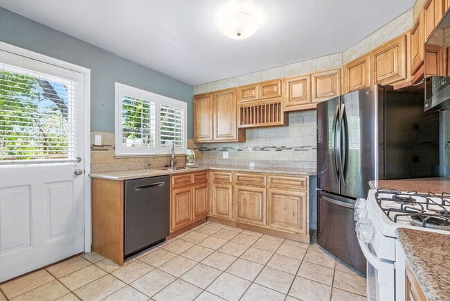 Building Photo - 1761 S Filbert Ct