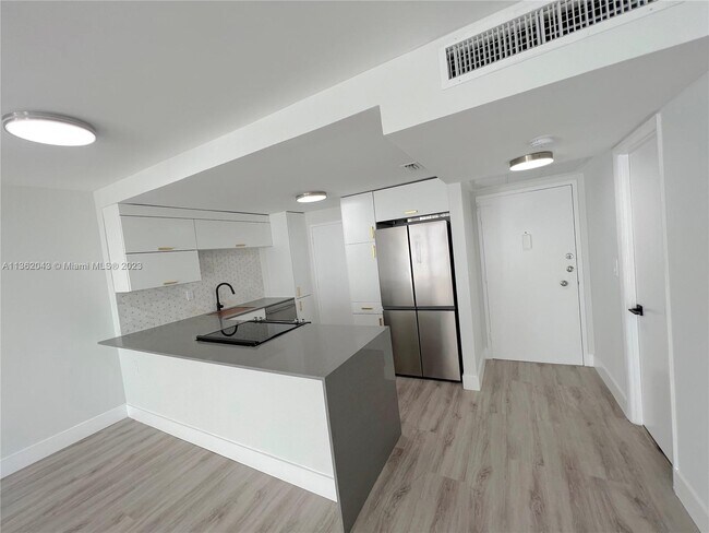 Building Photo - 5838 Collins Ave