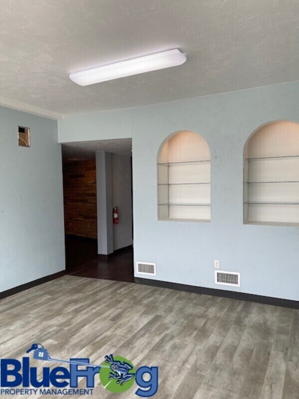 Foto del edificio - 110 S Main Street - Commercial - Front