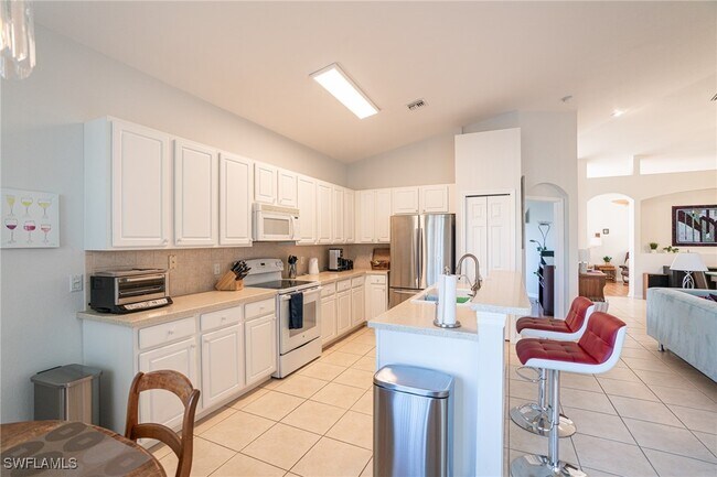Foto del edificio - 13841 Lake Mahogany Blvd