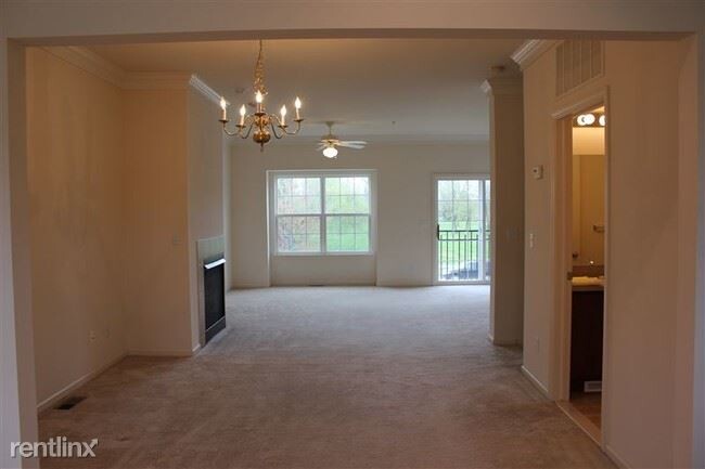 Building Photo - 2 br, 2.5 bath Condo - 22001 Parkview Dr 2...