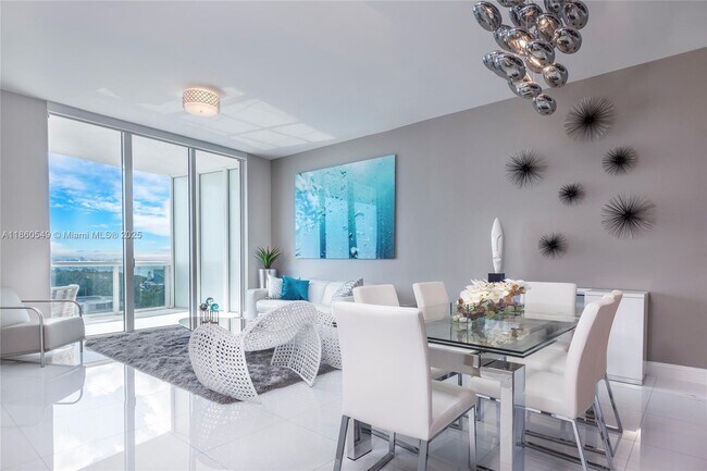 Foto del edificio - 15811 Collins Ave