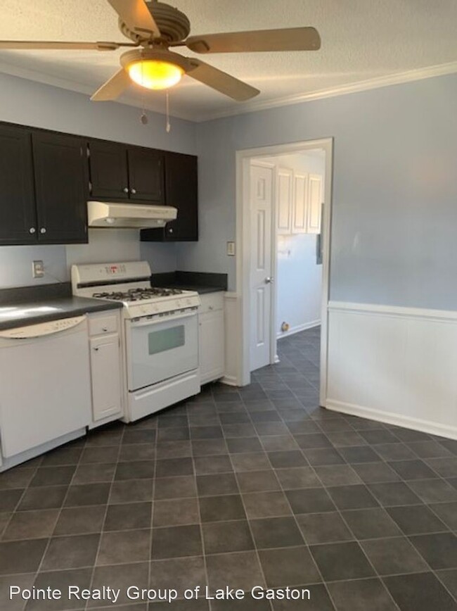 Building Photo - 3 br, 2 bath House - 214 E York Dr.
