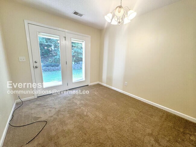 Foto del edificio - 5229 Falling Creek Ln
