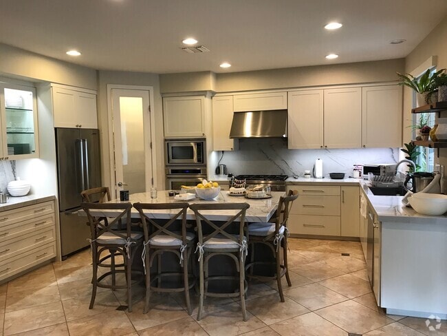 Building Photo - 546 Old Trail Dr
