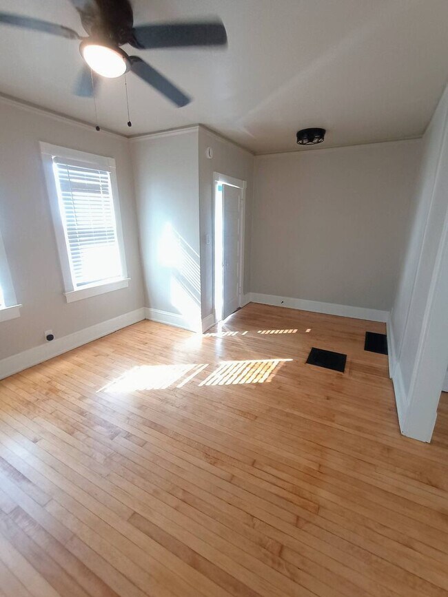 Foto del edificio - 1822 N Warren Ave