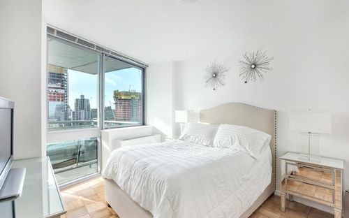 Building Photo - 455 W 37th St