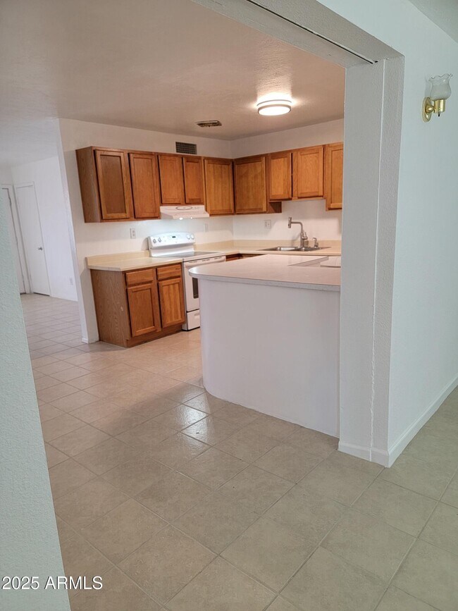 Building Photo - 621 E Papago Dr