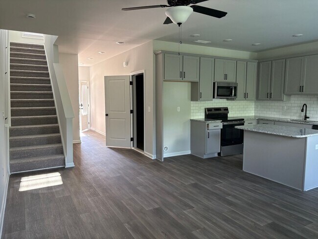 Building Photo - Charming 3BR Townhome in Adairsville