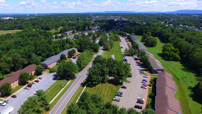 Building Photo - Londontowne and Robinwood Apartments