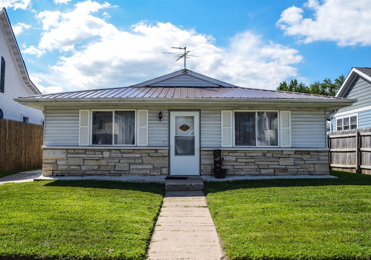 1323 Caledonia St Unit 1319, La Crosse, WI 54603 Apartments in La