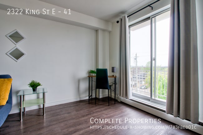Photo du bâtiment - Renovated 1 Bedroom in Glenview West, Elev...