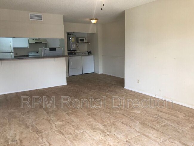 Building Photo - 5323 Summerlin Rd