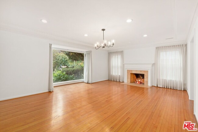Building Photo - 9343 Sawyer St