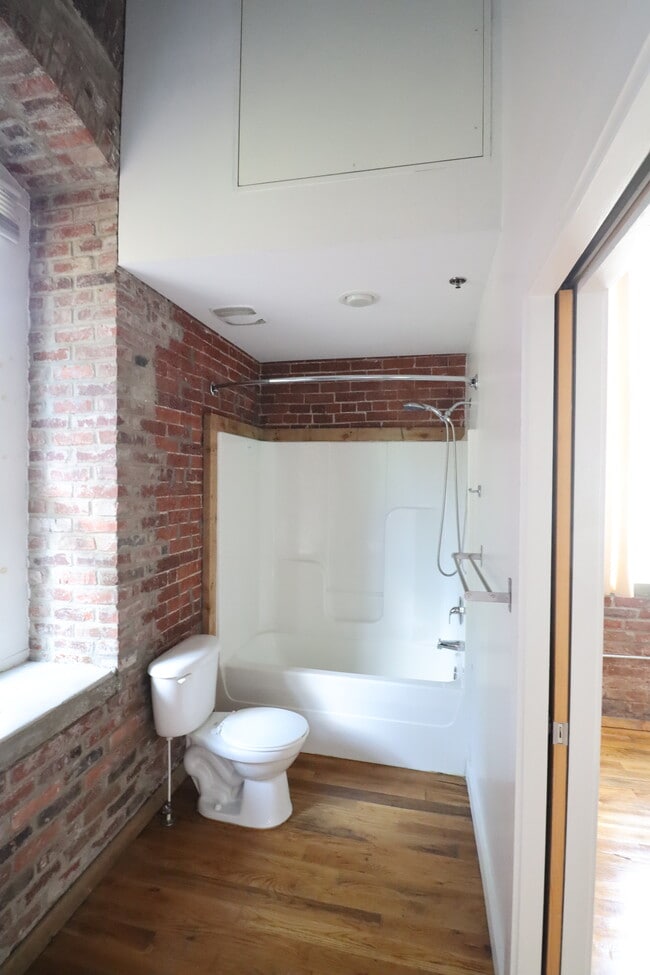 Foto del edificio - 1350 Rosa L Parks Blvd