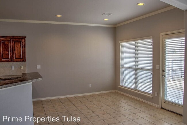 Building Photo - 4 br, 3 bath House - 1900 E Ithica St.