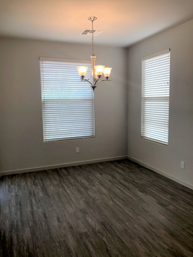 Foto del edificio - Beautiful 3 Bedroom in Bright Star, Chino ...