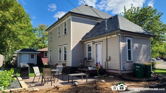Building Photo - 319 Myrtle St