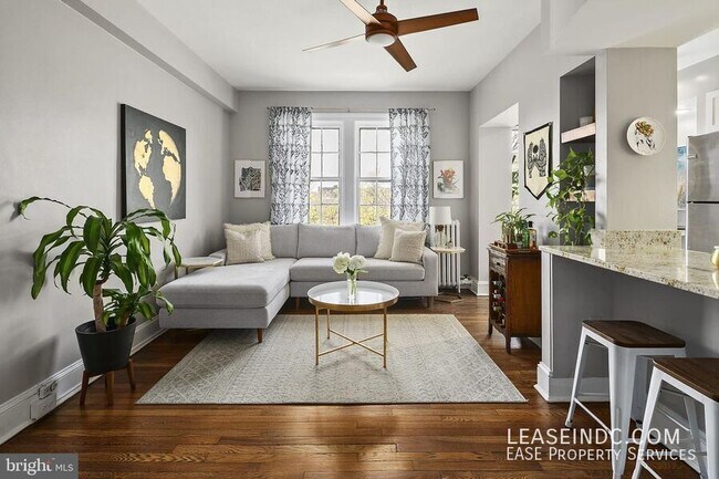 Foto del edificio - 2707 Adams Mill Rd NW