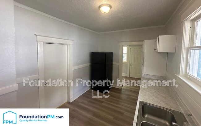 Building Photo - 2092 E McLemore Ave