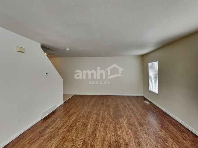 Building Photo - 1220 Lewis Peak Dr