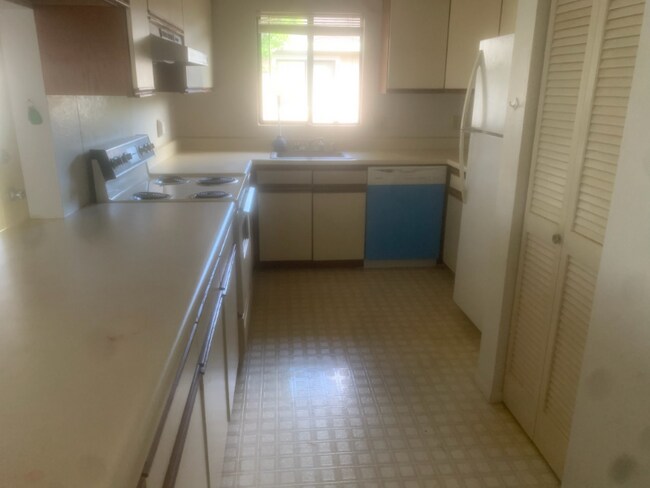 Foto del edificio - 95-353-353 Kuahelani Ave